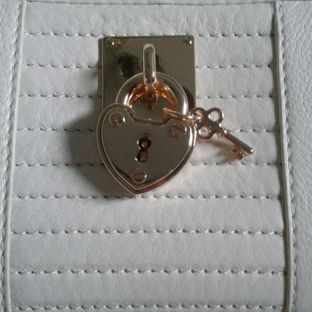 Zip Wallet - Picture 2 of 8